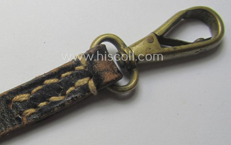 'Standard-issue'-pattern, black-coloured and/or copper-based WH-compass (ie. 'Marschkompass') which is nicely 'MK'-marked and/or individually numbered: '45817' and that came mounted onto its period 'Fangschnur'