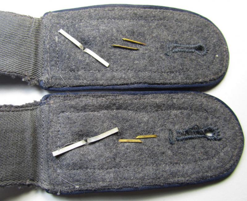 Superb - and/or fully matching! - neatly 'cyphered' pair of WH (Luftwaffe) NCO-type shoulderstraps as piped in the darker-blue-coloured branchcolour as was intended for a: 'Feldwebel der Sanitäts-Truppen'