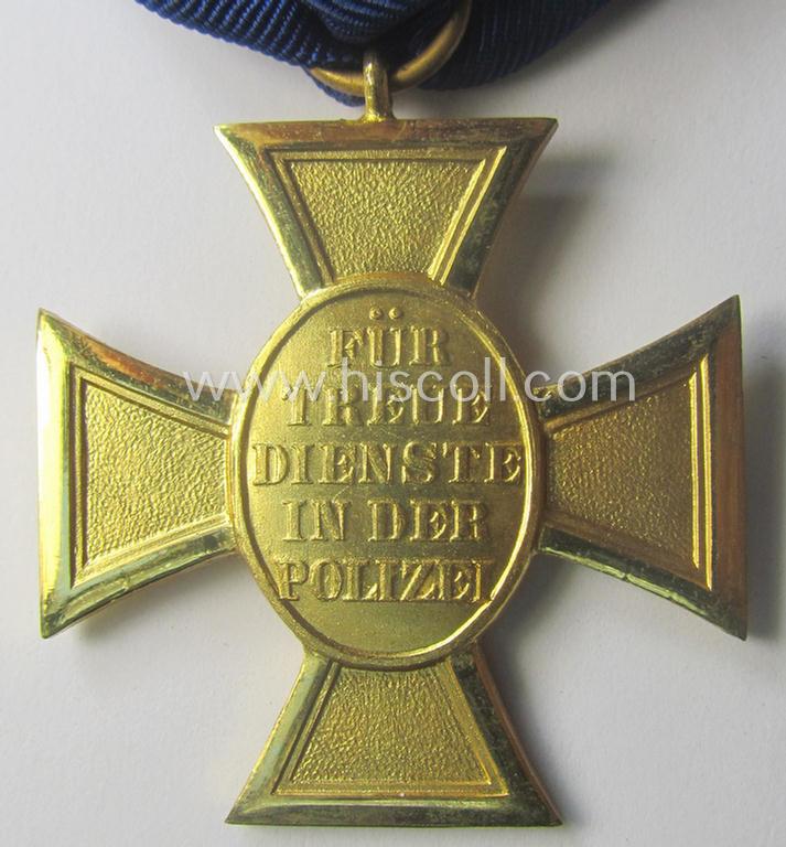 Golden-class 'Pol.-Dienstauszeichnung 1. Stufe' (or: police loyal-service medal first-class) that comes mounted onto its (typically broader-shaped!) ribbon (ie. 'Bandabschnitt')