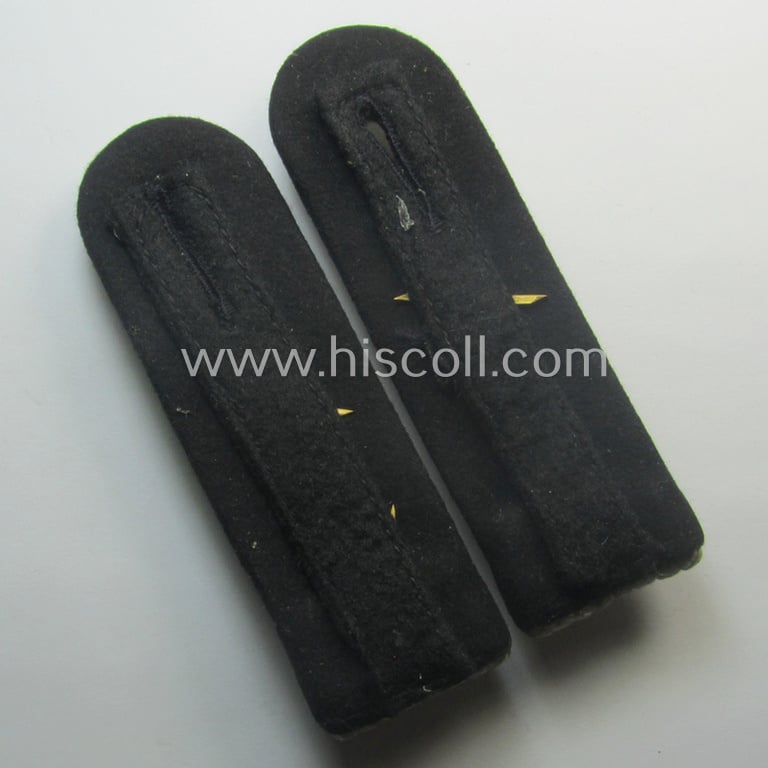 Pair of WH (Heeres) officers'-type shoulderboards: 'Hauptmann eines Pionier-Batallions o. Abts.'