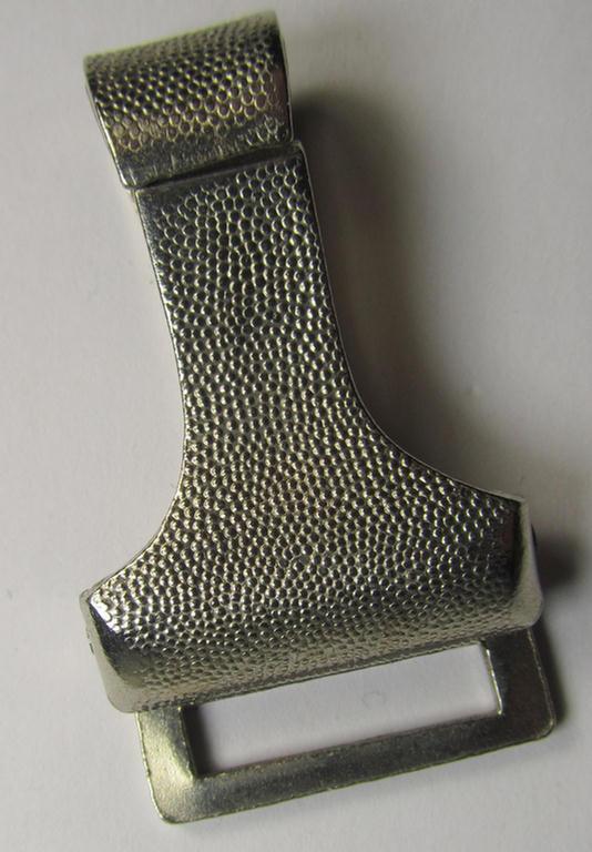 'Pebbled'-styled- and nickle-chrome-based, so-called: shoulderstrap 'snap-on-catch' as was intended for usage by the various (political) SA- (ie. SS- etc.) staff-members (showing an: 'RzM M5/72' makers'-designation)