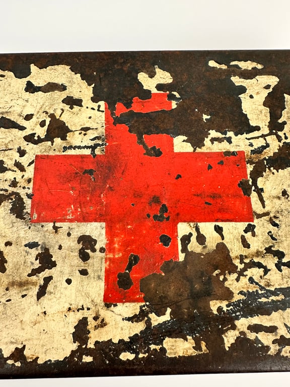 WW2 German "Verbandkasten " white whit red cross