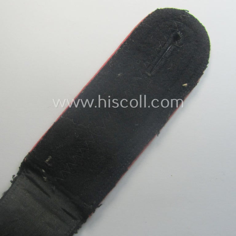 Single, WH (Heeres) early- (ie. mid-) war period, NCO-type shoulderstrap (as was specifically intended to be used on the black-coloured, 'wrap-around'-styled Panzer-tunics: 'Uffz. der Panzer-Trpn.'
