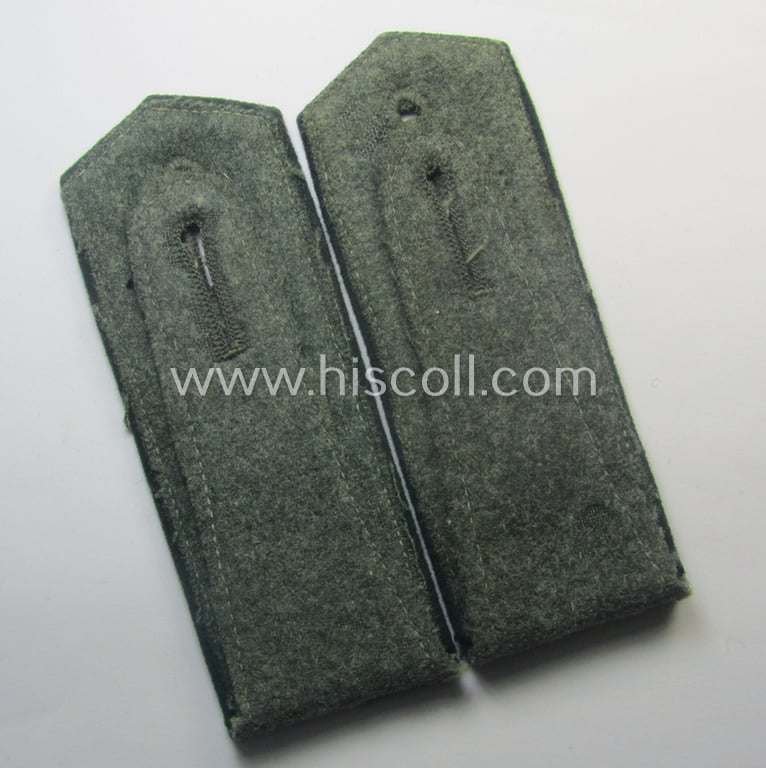 Fully matching pair of early-period (ie. 'M36- o. M40'-pattern and/or pointed-styled), WH (Heeres) 'cyphered' EM-type shoulderstraps as was intended for a: 'Soldat des Inf.-Maschinengewehr-Abts. 55'