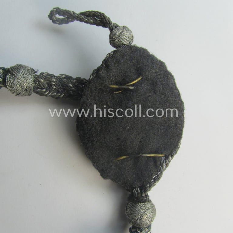 WH (Luftwaffe) 'Schützenschnur' (ie. shooting-lanyard) being an example of the lowest- (ie. third) grade (ie. 'Luftwaffe Schützenschnur der 3. Stufe für Gewehrschutzen')