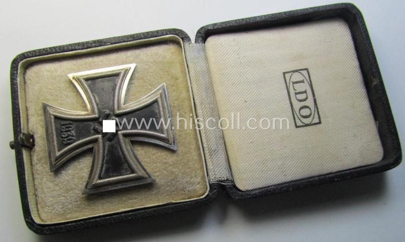 Attractive, 'Eisernes Kreuz 1. Kl.' (or: Iron Cross 1st class) being a (typical) maker- (ie. 'L/59'- and: 'o'-) marked example as was produced by the maker (ie. 'Hersteller'): 'A. Rettenmaier' and that comes in its original 'LDO-etui as is...