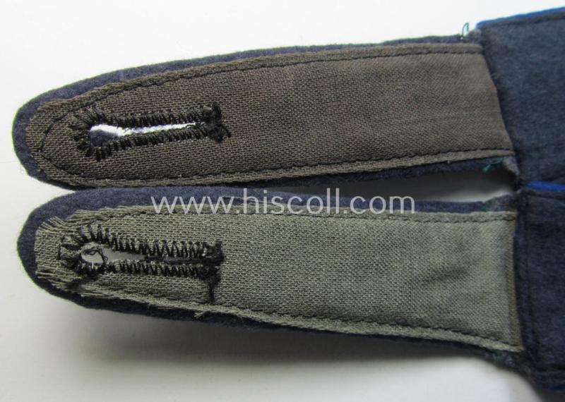 Attractive - and/or fully matching! - pair of WH (Luftwaffe) enlisted-mens'-type shoulderstraps as piped in the darker-blue-coloured branchcolour as was specifically intended for a: 'Soldat der Sanitäts-Truppen'
