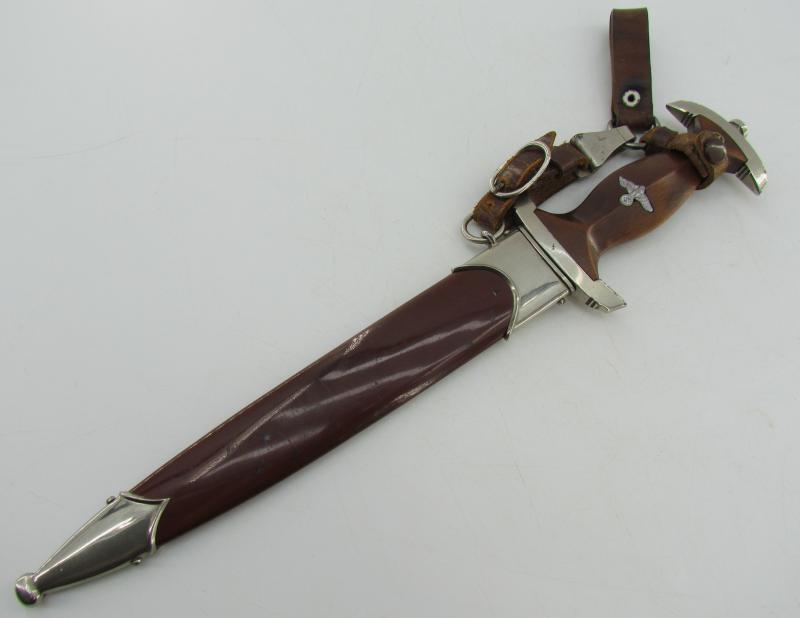 SA Dagger by M7/33 – F.W. Höller with Three Piece Hanger