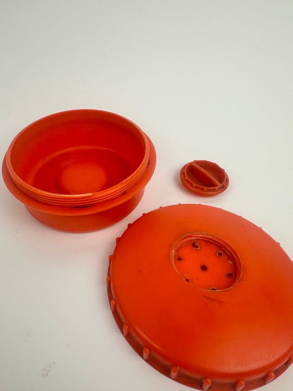 Orange coloured Wehrmacht bakelite 'Salzbuchse' 1942