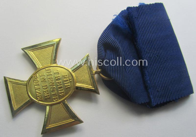 Golden-class 'Pol.-Dienstauszeichnung 1. Stufe' (or: police loyal-service medal first-class) that comes mounted onto its (typically broader-shaped!) ribbon (ie. 'Bandabschnitt')