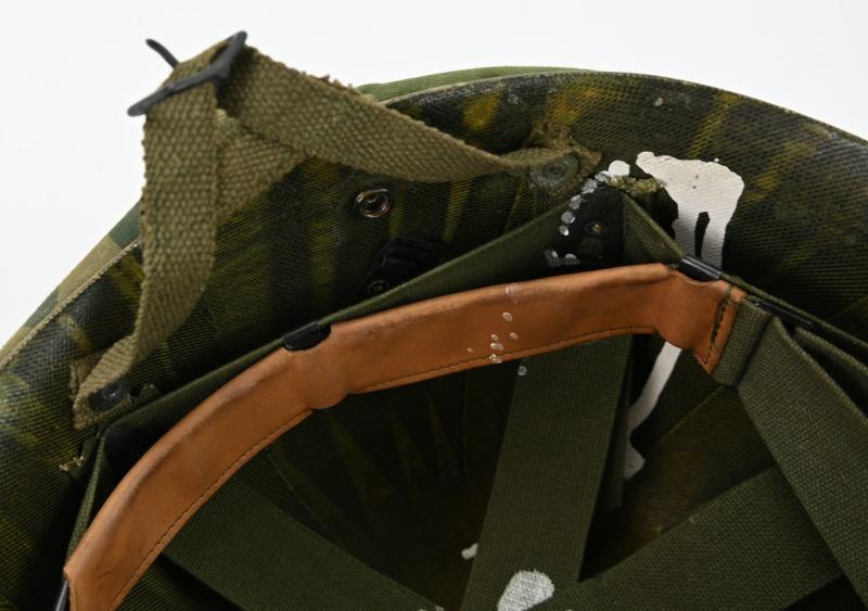US Vietnam Paratrooper helmet with camouflage cover and liner