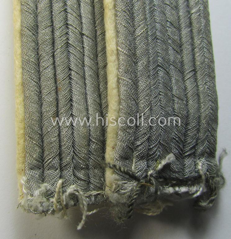 Attractive - and fully matching! - pair of WH (Heeres) officers'-type shoulderboards as was intended for - and clearly used by! - a: 'Leutnant eines Infanterie-Regiments'