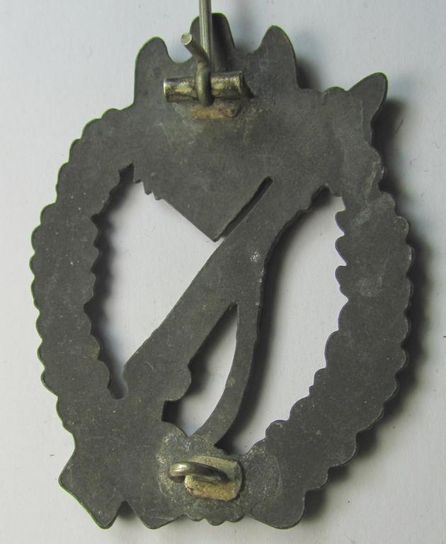 Attractive - and just moderately worn! - silver-class 'Infanterie Sturmabzeichen in Silber' being an unmarked (and by me unidentified) example as was executed in silverish-grey-coloured, zinc-based metal (ie. 'Feinzink')