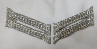 Matching pair of parade collar tab silvered litzen