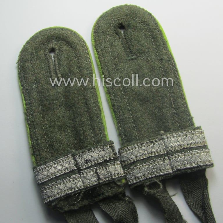 Pair of WH (Heeres) later-war period- (ie. 'simplified'- ie. 'M44- o. M45'-pattern) NCO-type shoulderstraps: 'Unteroffizier u. Offiziers-Anwärter eines Panzergrenadiere-Rgts.'