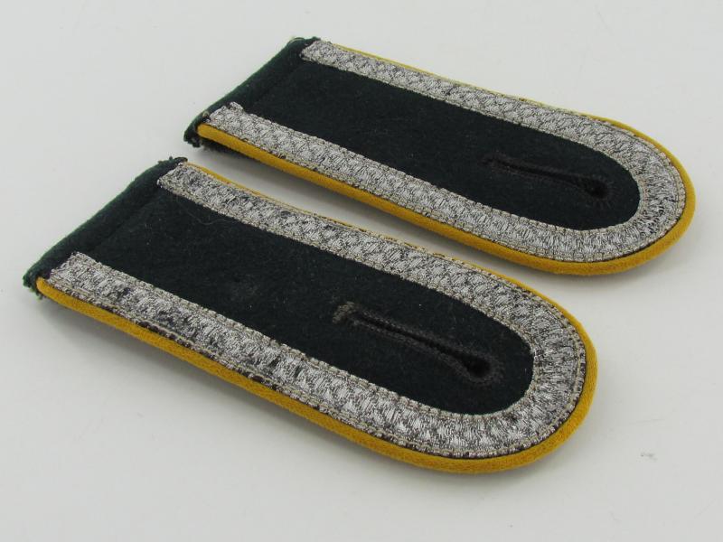 Wehrmacht (Heer) M36 cavalry or reconnaissance shoulder boards for Unteroffizier (NCO)
