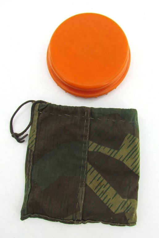 Wehrmacht Bakelite Butterdish in "Field Made" Splittertarn pouch