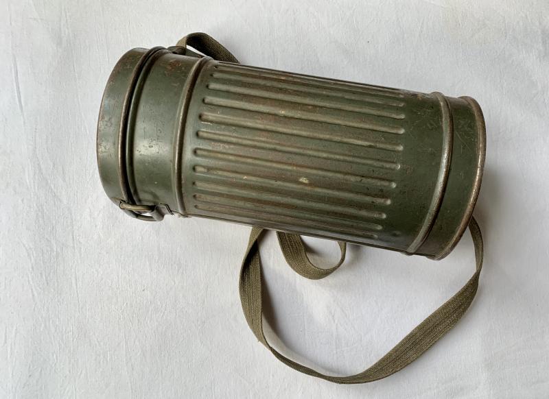 WH (Heer) M30 Gasmask and Canister