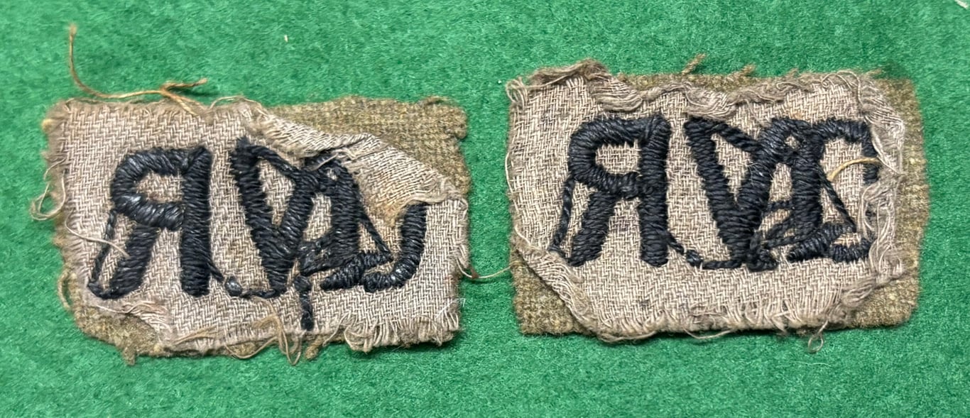 WW1 Pair of Queen Victoria Rifles Cloth shoulder Titles