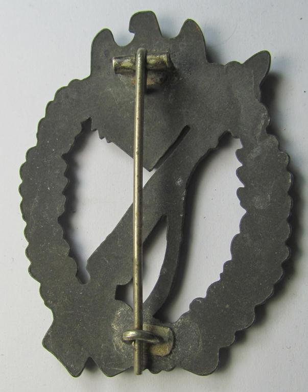 Attractive - and just moderately worn! - silver-class 'Infanterie Sturmabzeichen in Silber' being an unmarked (and by me unidentified) example as was executed in silverish-grey-coloured, zinc-based metal (ie. 'Feinzink')