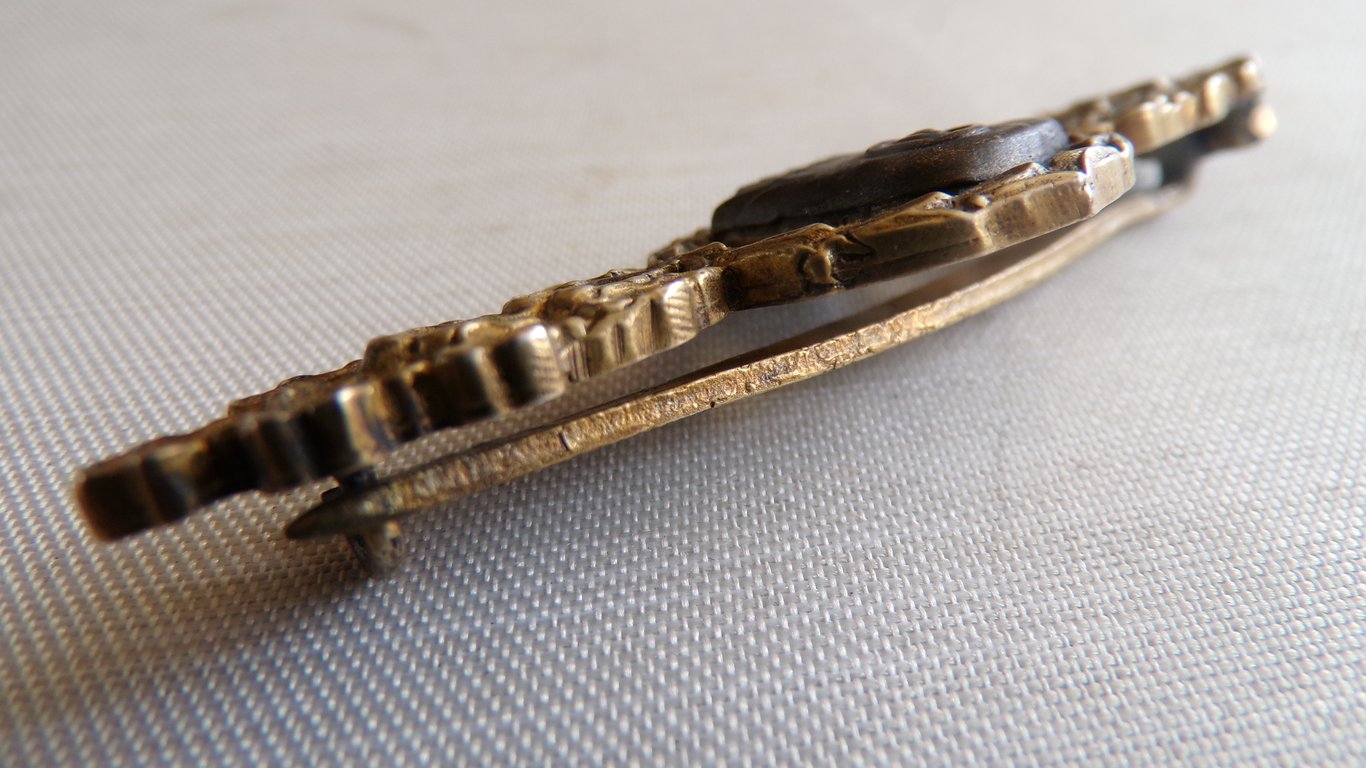 Luftwaffe Reconnaissance Clasp in Gold