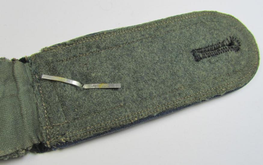 Neat - albeit regrettably single - WH (Heeres), IMO early-war period- (ie. 'M36'-pattern- and/or rounded-style-), NCO-type shoulderstrap, as was intended for usage by a: 'Feldwebel der Sanitätstruppen'