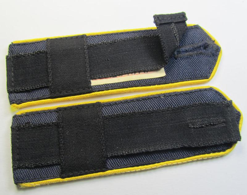 Attractive - and/or fully matching! - pair of so-called: 'Marine-HJ' (ie. naval 'Hitlerjugend'-) shoulderstraps as was intended for usage by a: 'Hitlerjunge' who was attached to the: 'Bann 564' (Bann 564 = Villach / Gebiet: Südost-Kärnten)