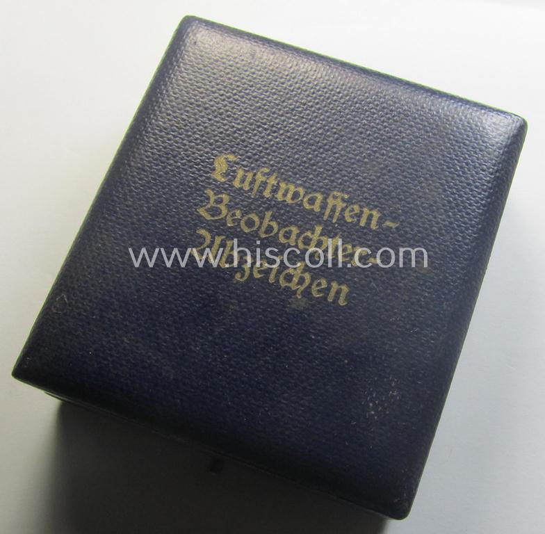 WH (LW) 'Flugzeug-Beobachter-Abzeichen' (ie. observers'-war-badge) being a (typical) non-maker-marked and/or: 'Buntmetall'- (ie. 'Tombak'-) based example by the: 'Assmann & Söhne'-company that comes stored in its period etui