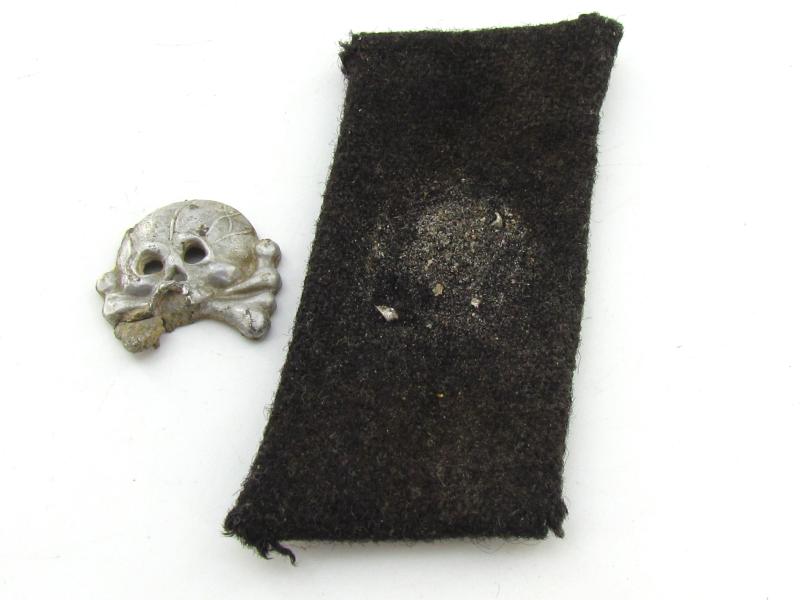 1x Wehrmacht Panzer Collartab with Skull ( Relic )