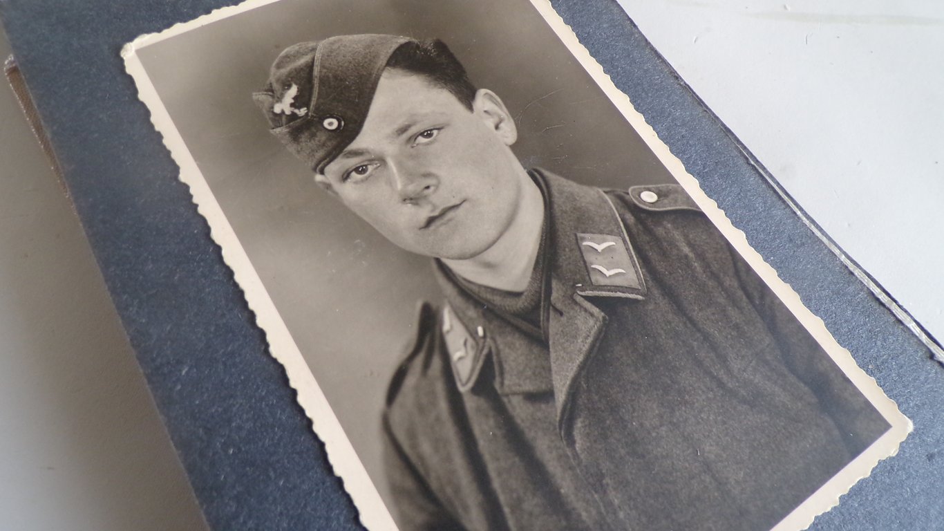 Large grouping of a Obergefr. 5.Inf Rgt 41 mot 2/3