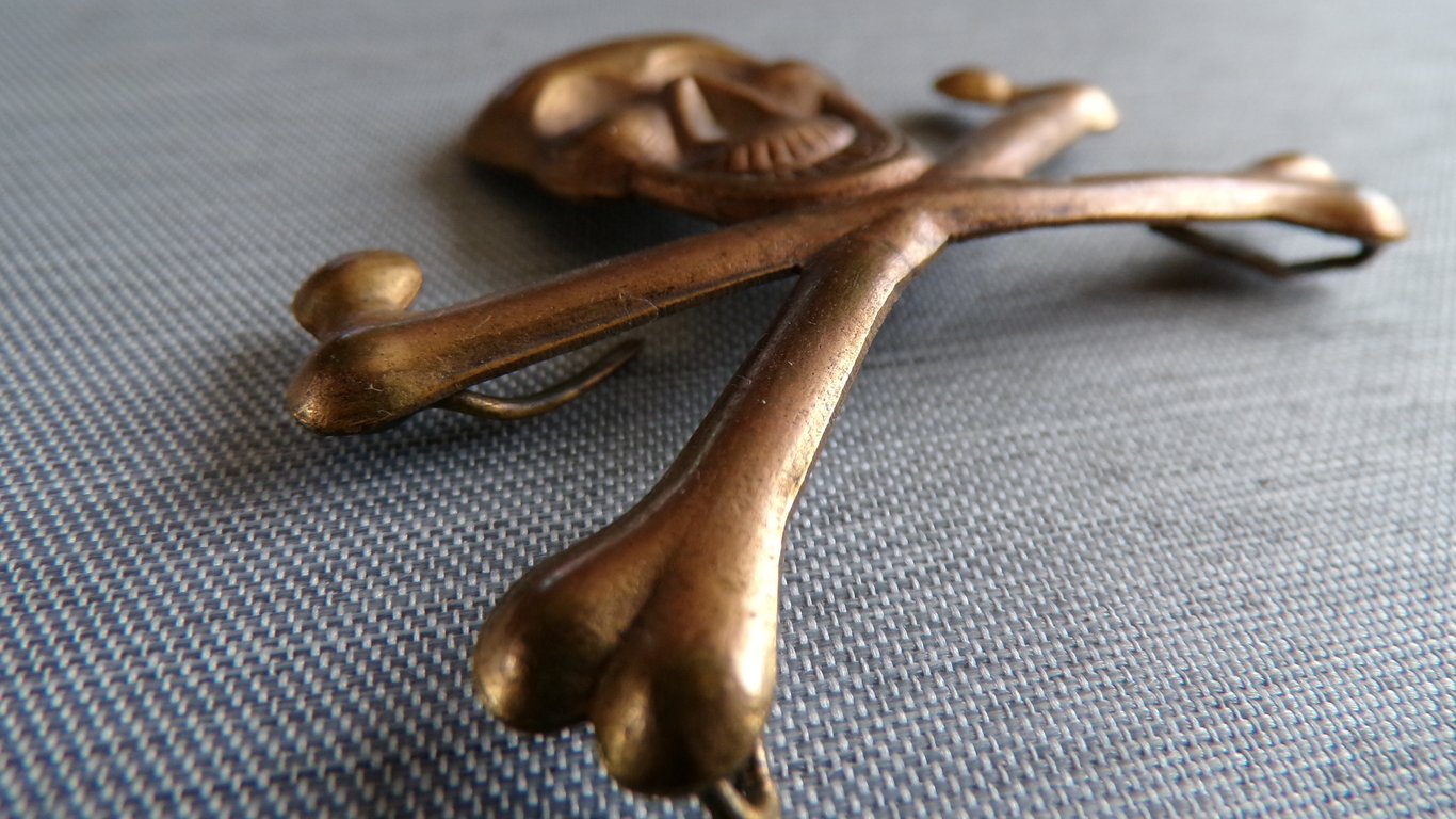 WWI / Interwar Freikorps Totenkopf cap badge