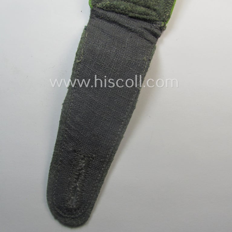 Stunning - albeit regrettably single but nevertheless extremely rarely found! - WH (Heeres) mid-war-period- (ie. 'M43'-pattern), 'cyphered' NCO-type shoulderstrap: 'Oberfeldwebel u. Mitglied des Grenadier-Rgts. “Feldherrnhalle”
