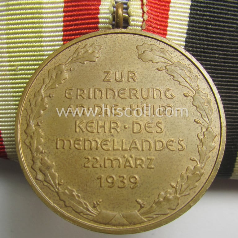 Superb example of a 2-pieced medal-bar (ie.: 'Orden- o. Doppelspange') resp. showing a: 'KvK 2. Klasse mit Schw.' and a WH Memelland 'Anschluss'-medal: '22 März 1939' (being of the so-called: 'slanted G'-type)