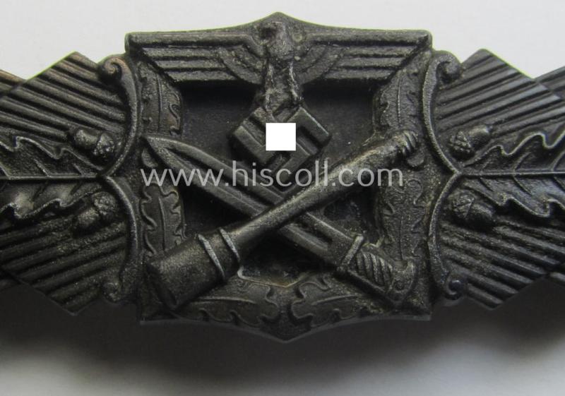'Nahkampfspange in Bronze' (or: bronze-class close-combat clasp ie. CCC) being a (typical) non-maker-marked- and/or minimally converse-shaped specimen as was produced by the maker- (ie. 'Hersteller') 'Steinhauer & Lück'