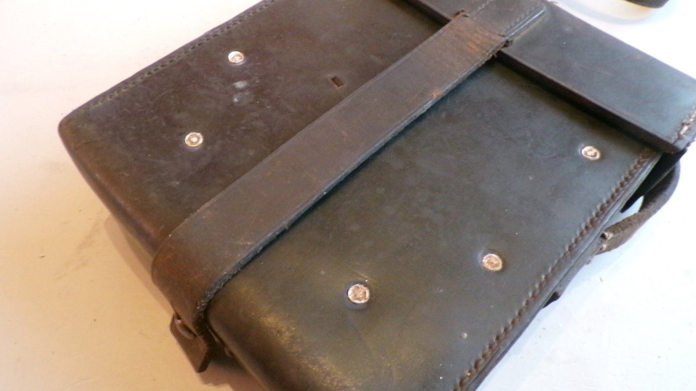 MG13 Gunners tool pouch with content