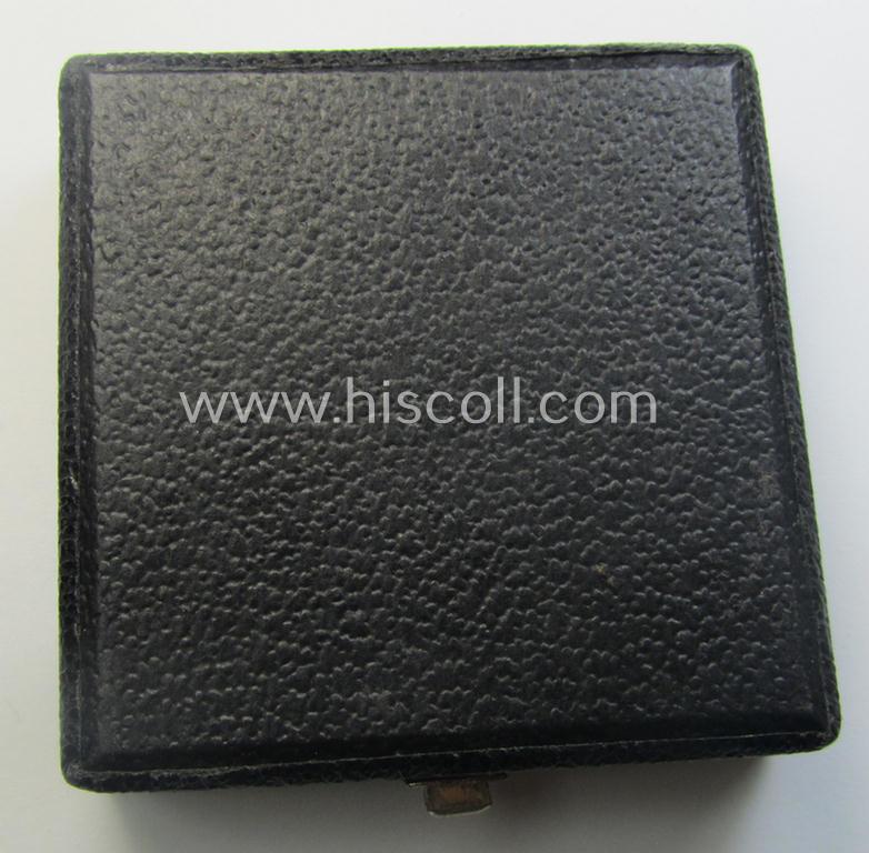 'Luxuriously'-styled - albeit empty! - etui being a non-maker-marked (ie. 'generic') example as was specifically intended to store a: 'KvK 1. Kl. mit Schwertern'