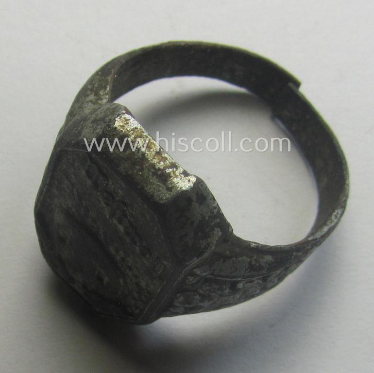 WH (LW, Heeres, RAD etc.) related, metal-based so-called: 'souvenir'-ring depicting the engraved outline of the: 'Westwall'-fortification coupled with the text: 'Westwall'
