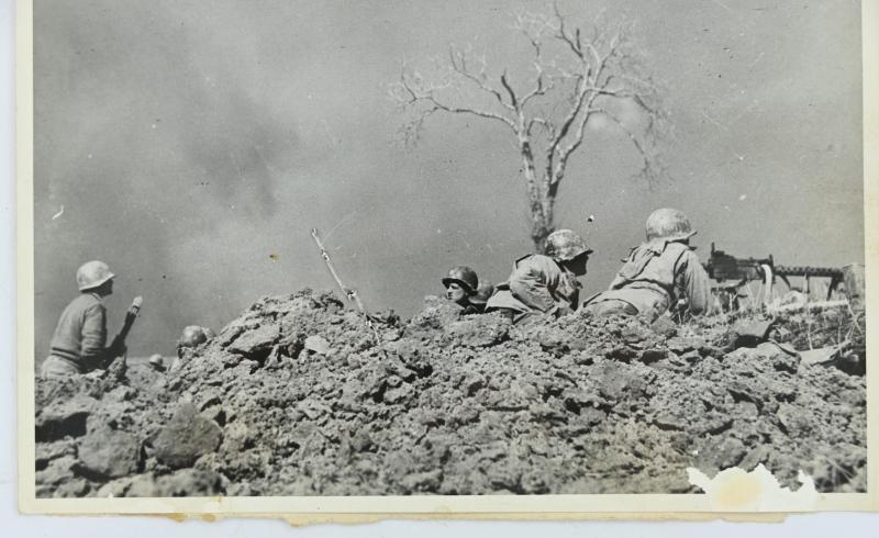US WW2 Press Photo 'Combat'