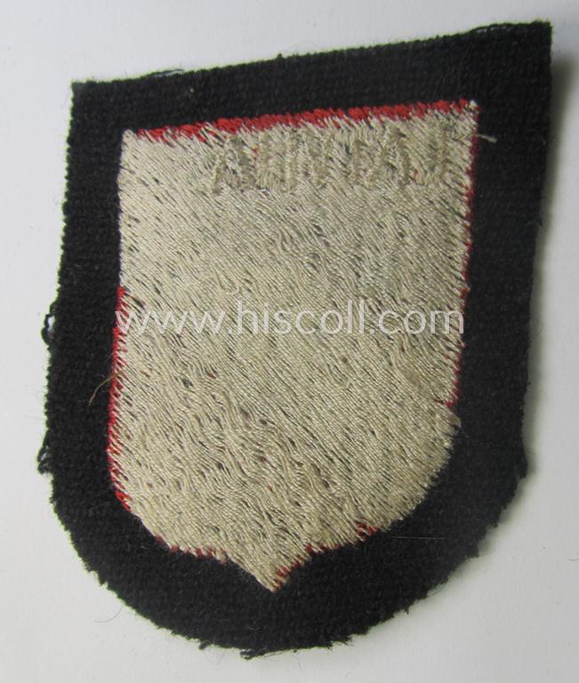 Waffen-SS 'volunteer'-arm-shield as was intended for usage by soldiers of the: '15. o. 19. Waffen-Grenadier-Division der SS' (ie. 'lettische nr. 1 o. 2') and that comes in a 'virtually mint- ie. unissued', condition