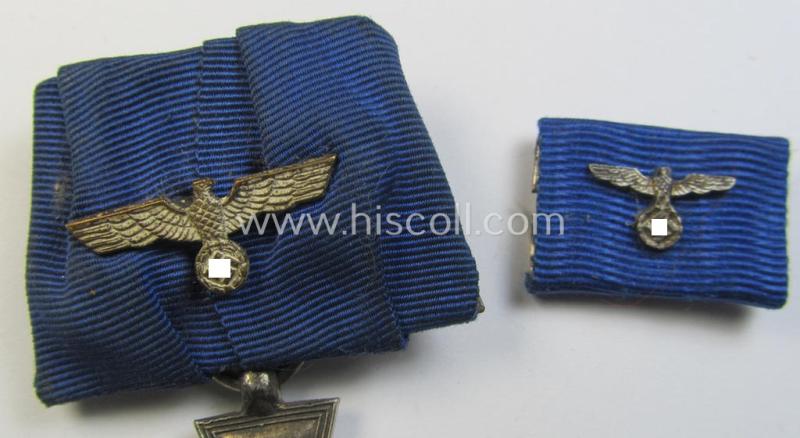 Superb, WH (Heeres o. KM) so-called: 'Einzelspange' (being of the detachable-pattern!) showing a: 'WH-DA 2. Stufe' (as was intended for 18 years of service) and that comes with its accompanying, single-pieced: 'Feld- o. Bandspange'