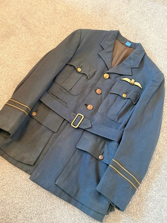 AUTHENTIC ORIGINAL WWII BRITISH RAF FLIGHT LIEUTENANT PILOTS TUNIC.