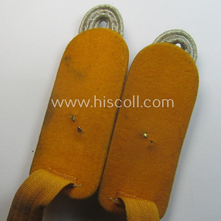 Pair of WH (Luftwaffe) officers'-type shoulderboards as was intended for usage by an: 'Oberstleutnant eines Flieger- o. Fallschirmjäger-Rgts.'