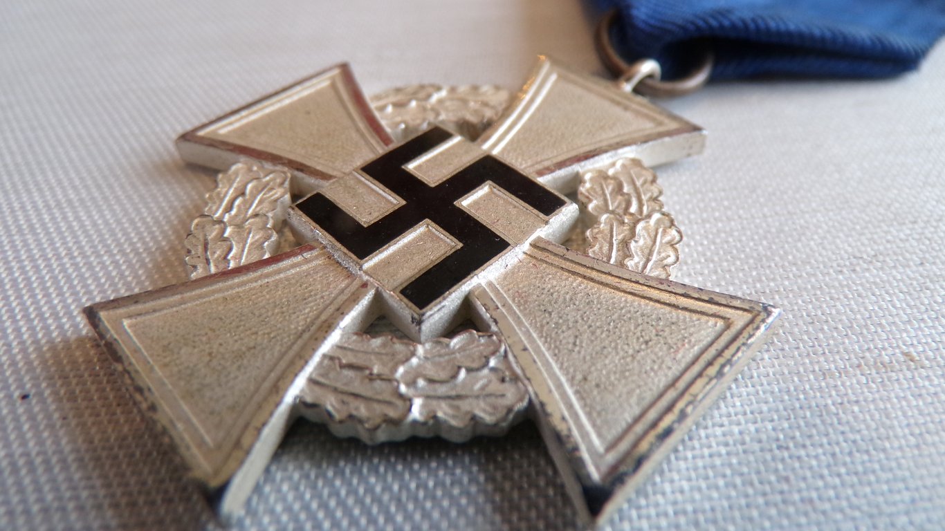 Cased 25-Year Faithful Service Medal