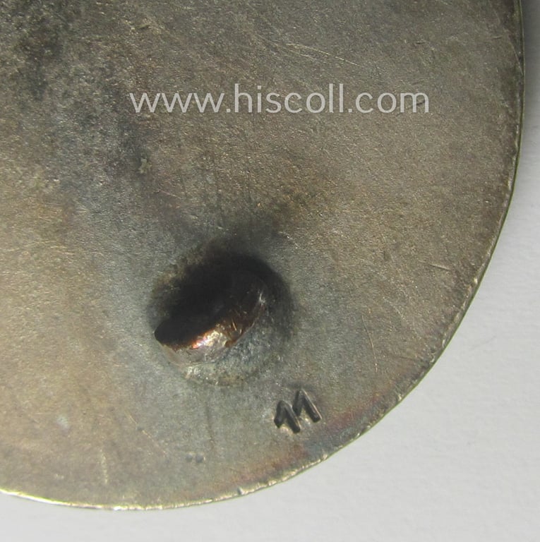 Very early-pattern, 'Buntmetall'-based and maker- (ie. '11'-) marked! - example of a silver-class wound-badge (or: 'Verwundeten-Abzeichen in Silber') as was produced by the: 'Wilhelm Deumer'-company