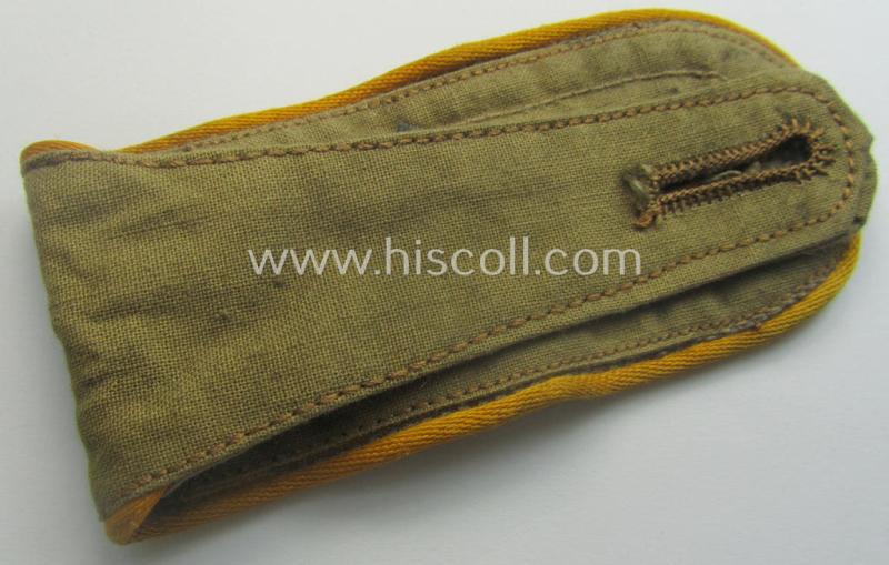 Single, WH (Luftwaffe) tropical-issued, NCO-type-shoulderstrap as executed in beige-coloured linnen (as was specifically intended for usage on the tropical-shirts ie. tunics) as was intended for an: 'Feldwebel der Flieger- o. FJ-Trpn.'