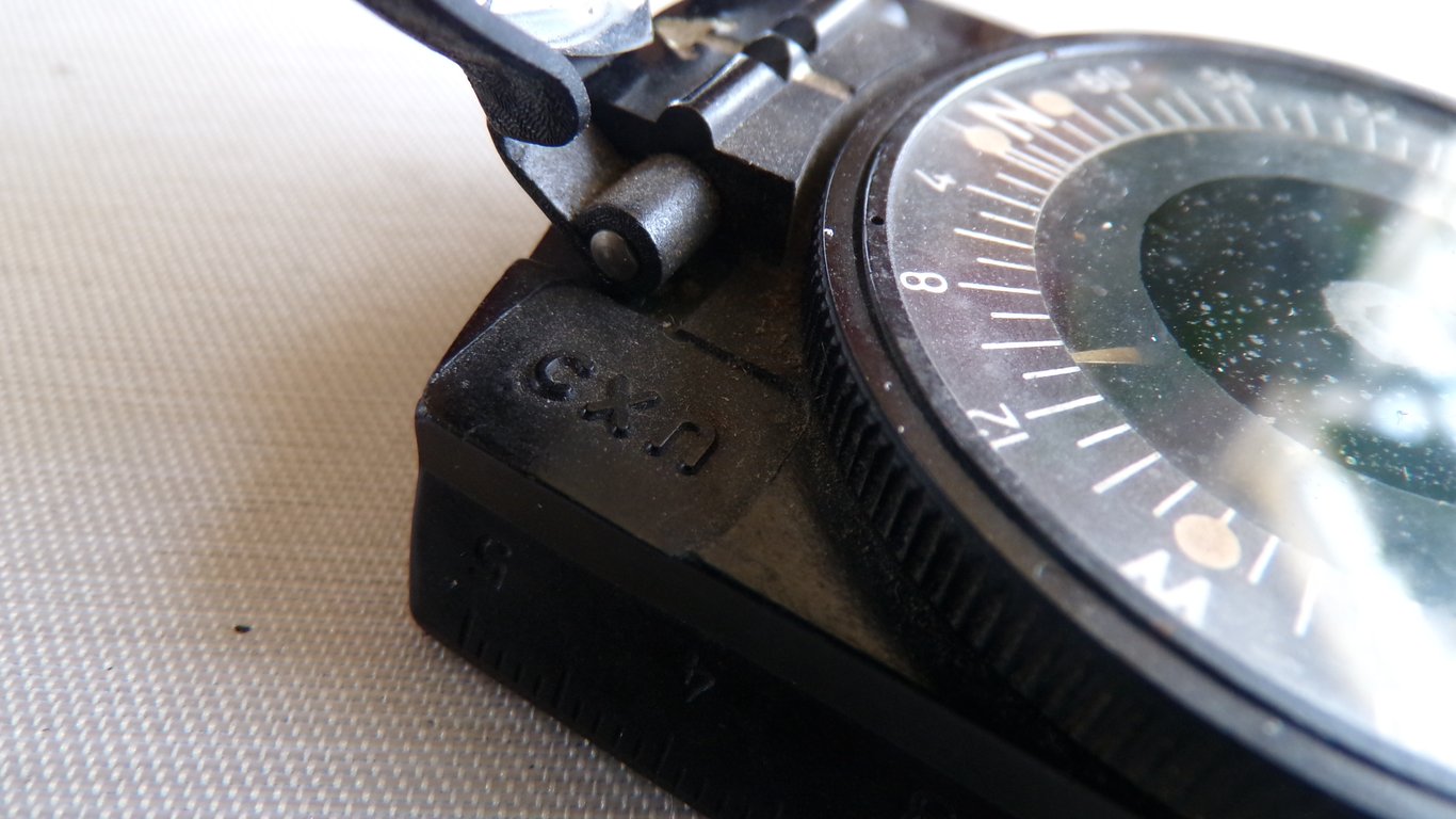 WH Bakelite Marching Compass - cxn