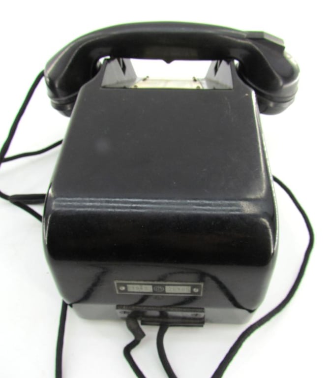 Wehrmacht Bakelite Desk telephone 38 with side box dated 1943