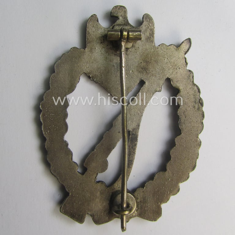 'Infanterie Sturmabzeichen in Silber' being an unmarked, 'variant'-pattern-example as executed in zinc-based, silverish-toned metal (ie. 'Feinzink') as was produced by the: 'C.E. Juncker'-company