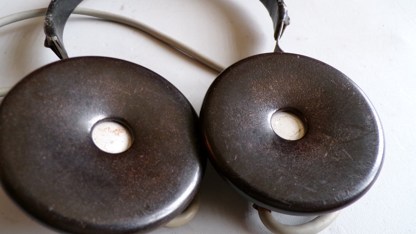 Wehrmacht Dfh.b (44) & Rare Dfh.f (43) Headphone Set