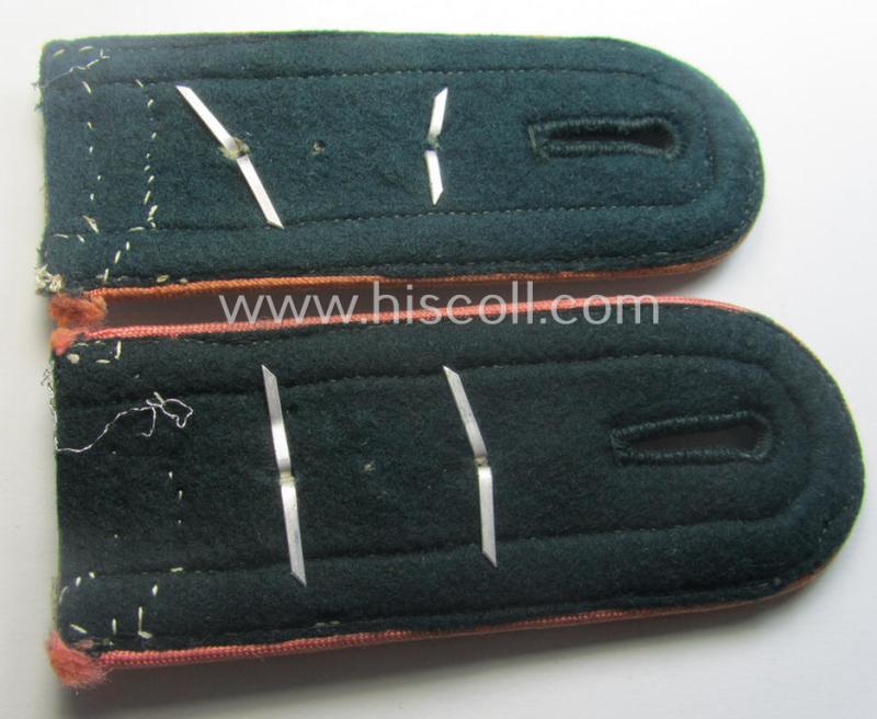 Pair of WH (Heeres), early-war period- (ie. 'M40'-pattern) typically 'tailor-made' NCO-type shoulderstraps as was specifically intended for an: 'Oberfeldwebel eines Panzerjäger-Abts.'
